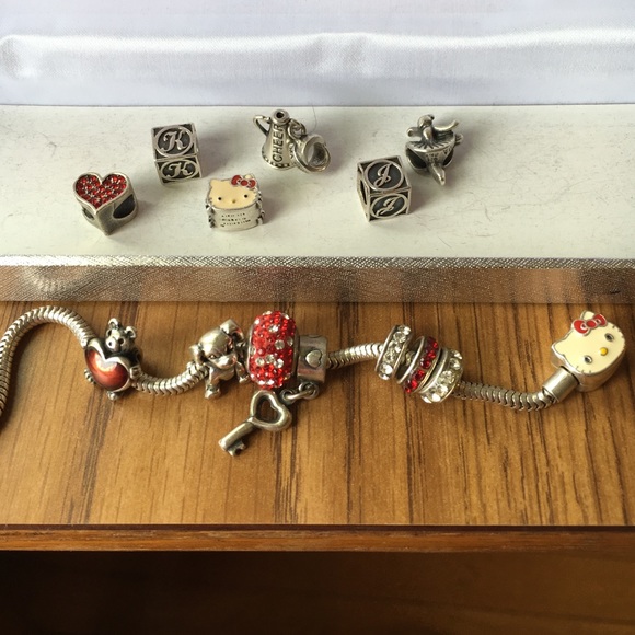 Charmed memories bracelet hello kitty red