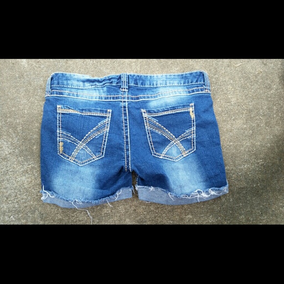 Shorts - Picture 2 of 3