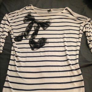 3/4 length sleeve shirt