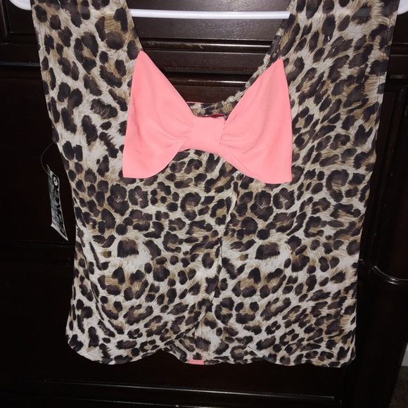 NWT Bongo open back with bow shirt - Picture 4 of 4