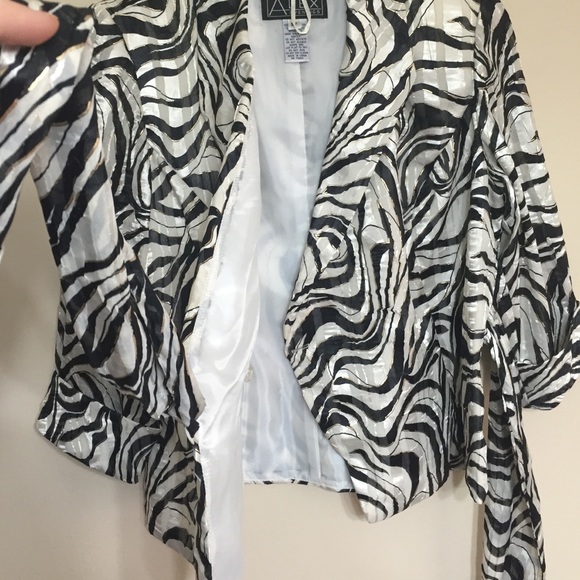 Gorgeous Blazer w/Tie Front - Picture 4 of 4