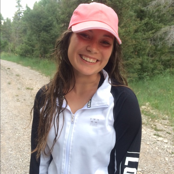 Meet your Posher, Hayleigh - Picture 1 of 1