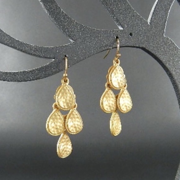 Hammered dangling earrings