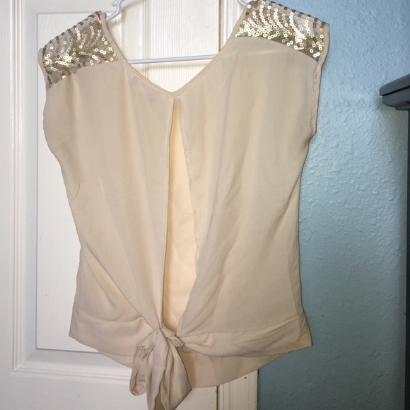 Top - Picture 2 of 2