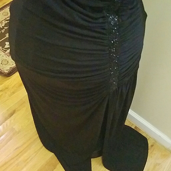 Black Evening Gown - Picture 3 of 4