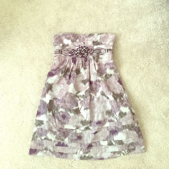Beautiful strapless BCBG dress - Picture 1 of 2
