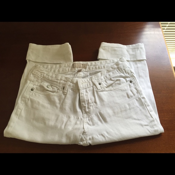 Banana Republic...capri white jeans..6P