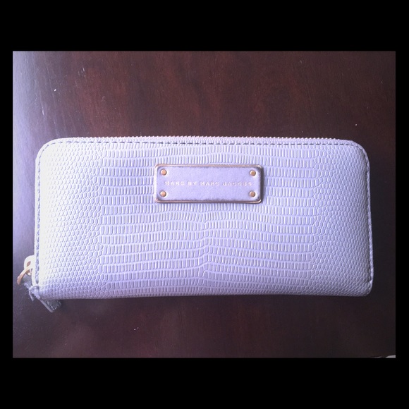 🎉 Marc by Marc Jacobs Too Hot too handle wallet! - Picture 1 of 4
