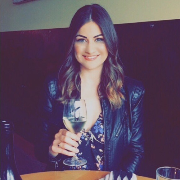 Meet your Posher, Laura - Picture 1 of 1