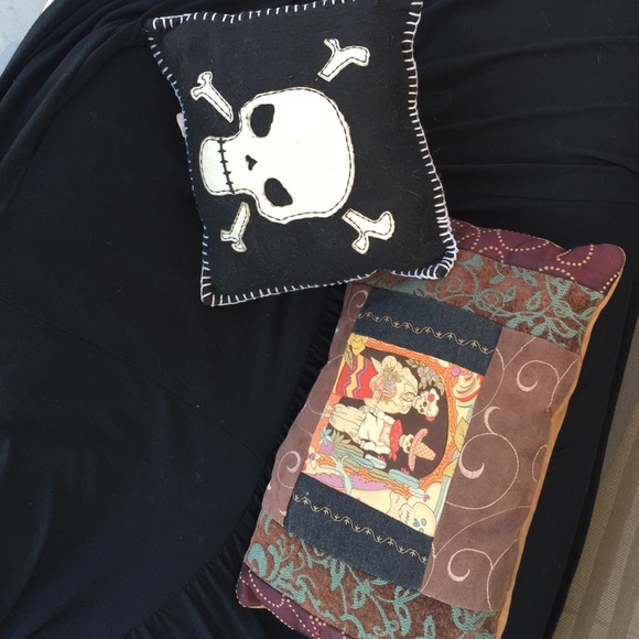 Skull pillows