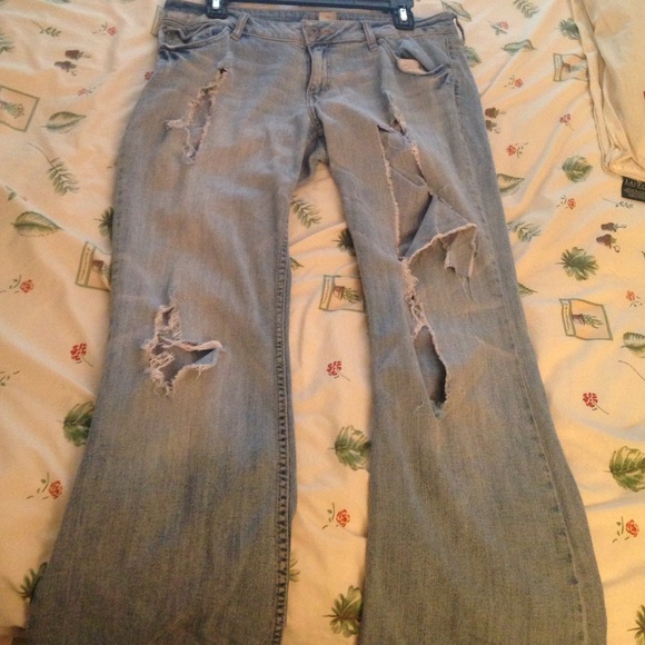 Bootcut ripped pants