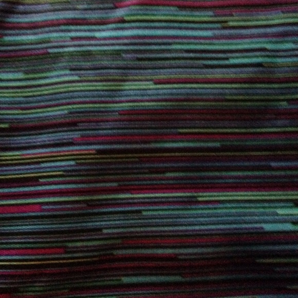 Girls athletic shirt size 10/12 - Picture 2 of 3