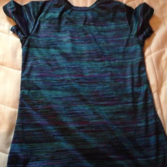 Girls athletic shirt size 10/12 - Picture 3 of 3