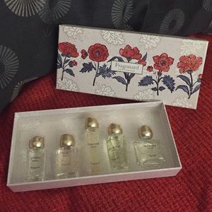 5 mini Fragonard perfume set.