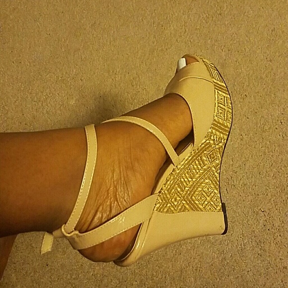 mark. By Avon Wedges - Picture 3 of 3