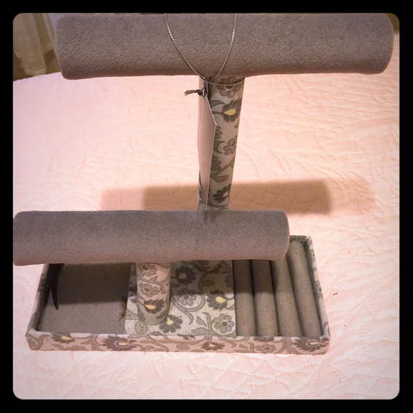 Jewelry bar with tray and ring holder