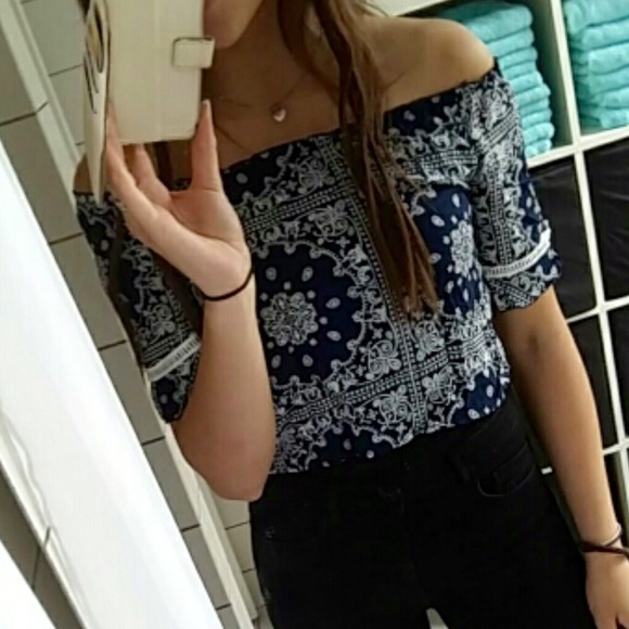 HOST PICK!  Off Shoulder Sexy Ruffled Summer Beach - Picture 3 of 4