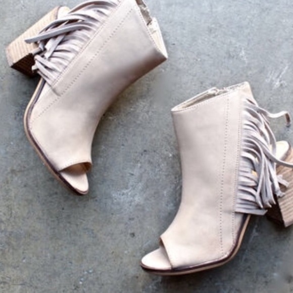 Fringe boots