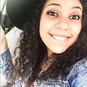 Meet your Posher, Olivia