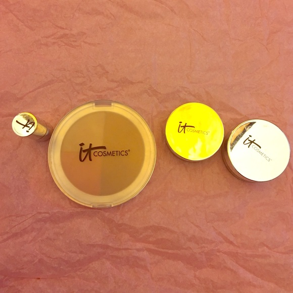 "RESERVED" It cosmetics bundle