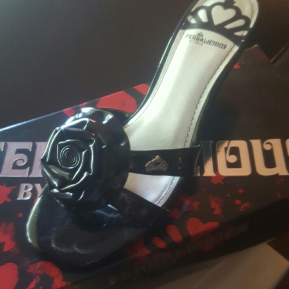 Fergalicious FERGIE 7.5 Black Bow heels - Picture 2 of 4