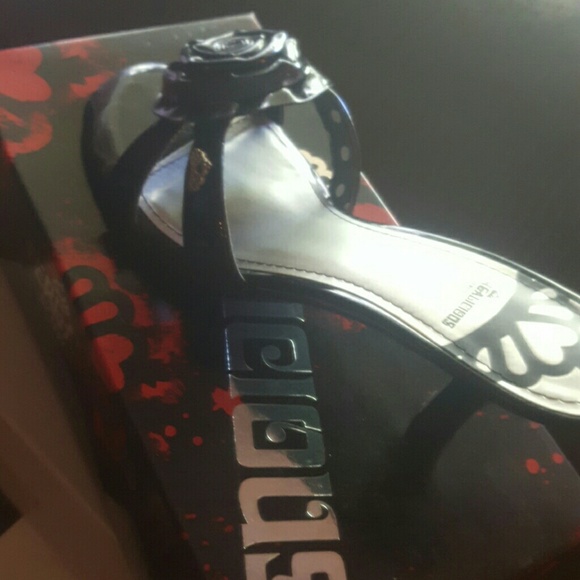 Fergalicious FERGIE 7.5 Black Bow heels - Picture 3 of 4