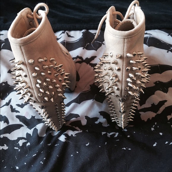 Bella luna tan spiked platform heels. Never worn!! - Picture 3 of 4