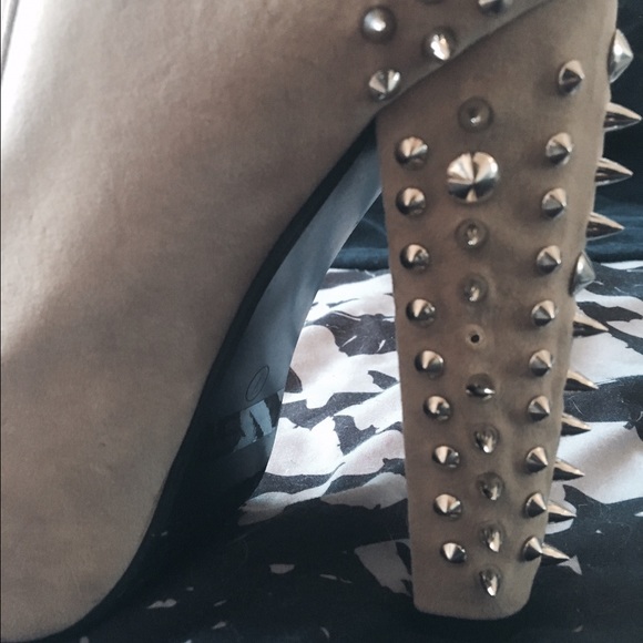 Bella luna tan spiked platform heels. Never worn!! - Picture 4 of 4