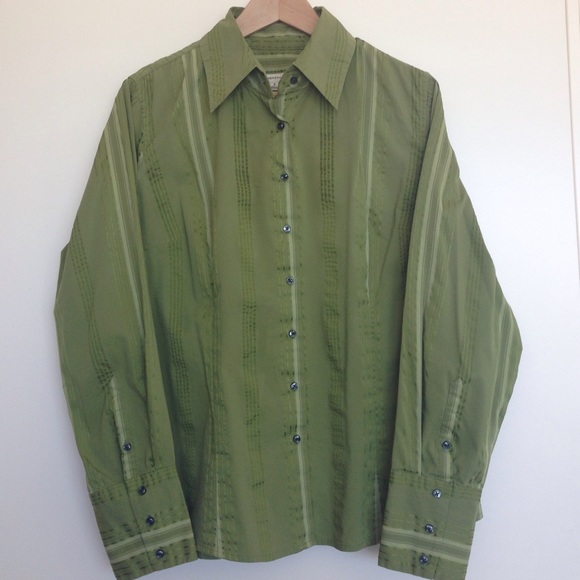 Shiny stripes! Button up top🍀 - Picture 2 of 4