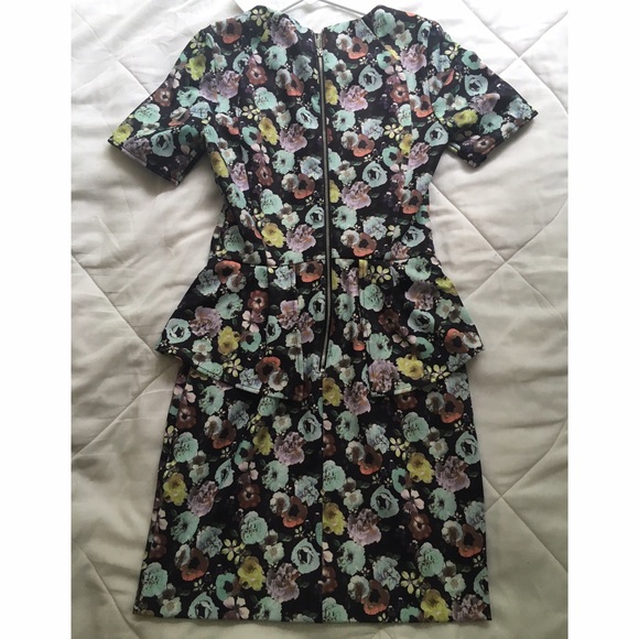 H&M Peplum Dress Size 6 Floral - Picture 3 of 3