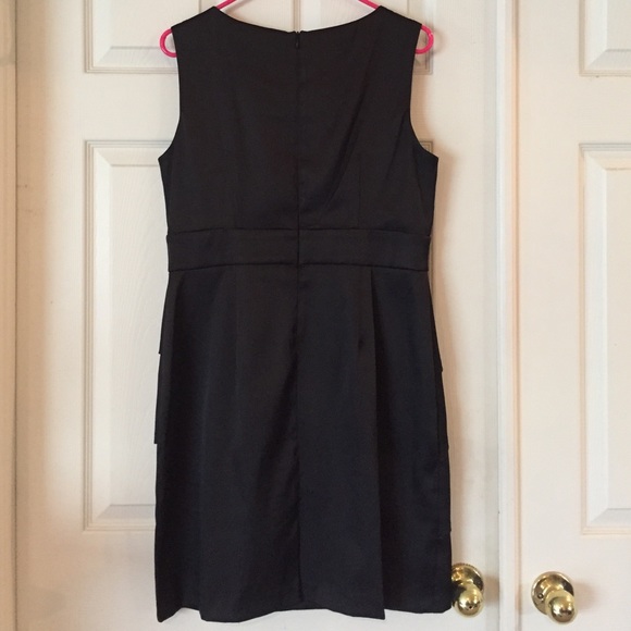 LBD with beaded neckline - Picture 4 of 4