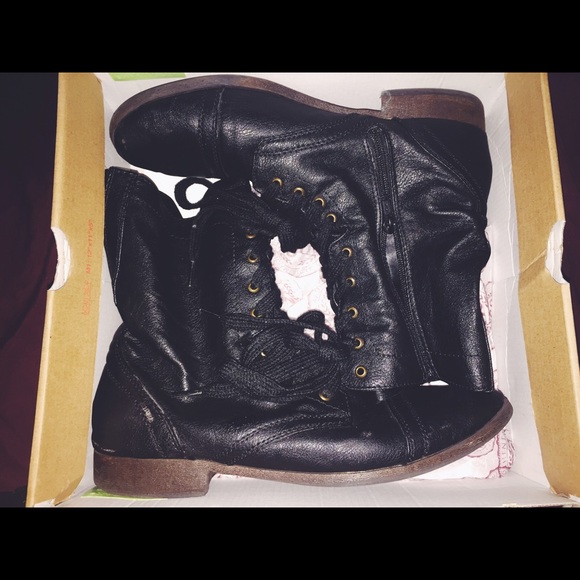 BLACK COMBAT BOOTS - Picture 1 of 2
