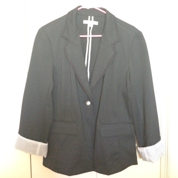Perfect black blazer.