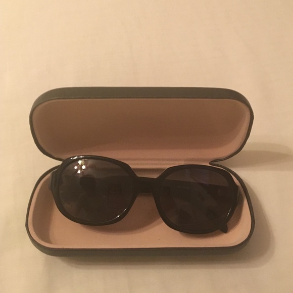 Vera Bradley sun glasses