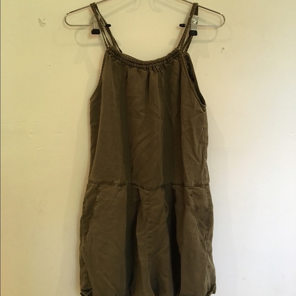 💃🏽🎉SALE🎉💃🏽 Olive green Zara romper