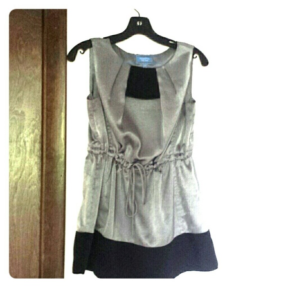 Gray and black top