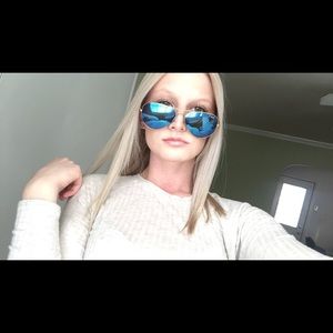 Meet your Posher, Taylor