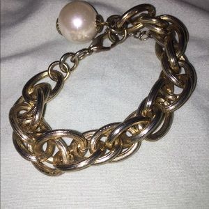 Gold chain link bracelet with pearl