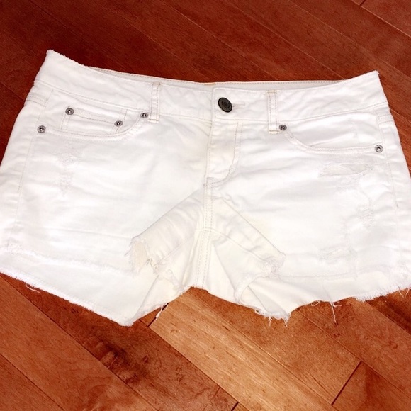 White slightly distressed American Eagle shorts