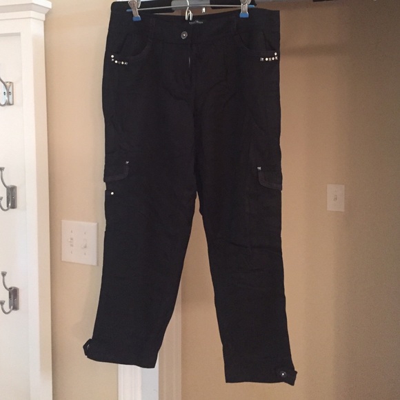 Black crop pants