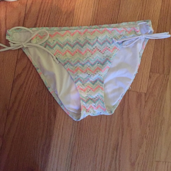 Bathing suit bottom.  Matching too size 34b