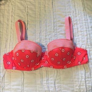 A&F bright pink patterned bikini top