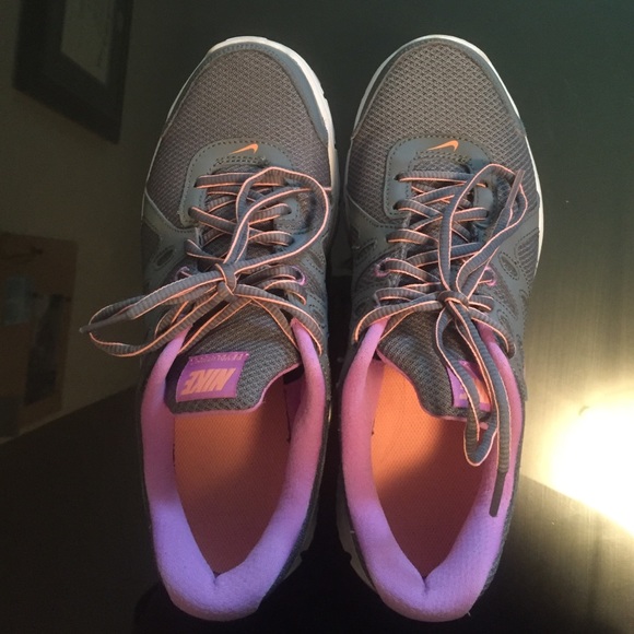 Nike Shoes - Nike Revolution 2 Size 8.5 Women