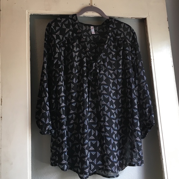Comfortable, fun design w/neck tie to bow or knot!
