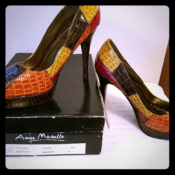 Anne Michelle Platform Pump - NEW