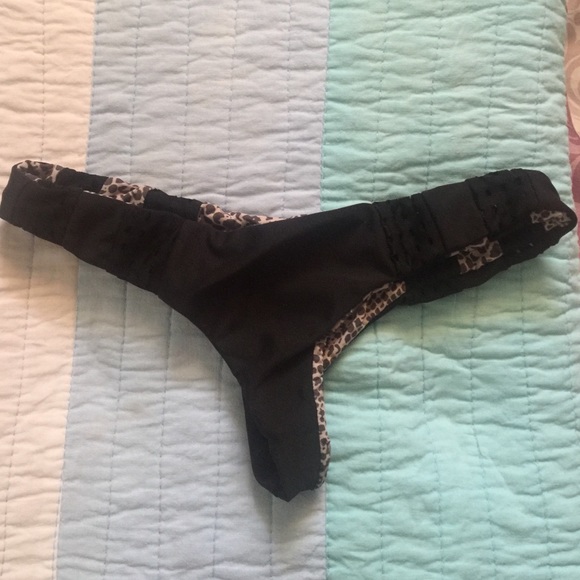 🔴SOLD🔴Acacia swimwear storm north shore bottoms