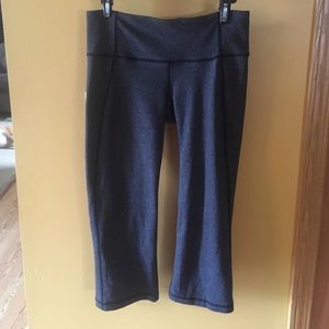 Lululemon sz 6 dark grey crops
