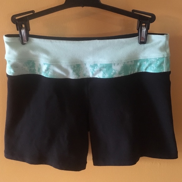 Lululemon sz 6 groove shorts