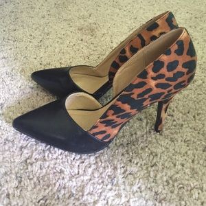 Cheetah / black heels