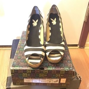Black and white striped playboy wedge